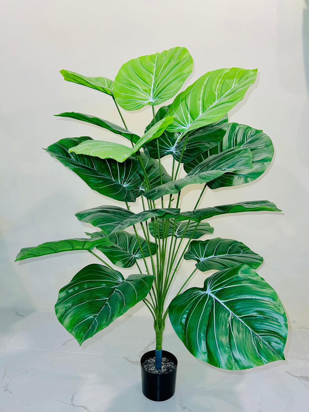 🪴 Elegant Large Green Leaf Decorative Plant